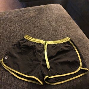 Rare Zumba shorts L